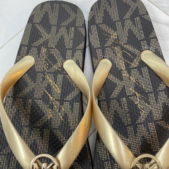 Michael Kors Flip Flops Size 8 - Picture 3 of 7